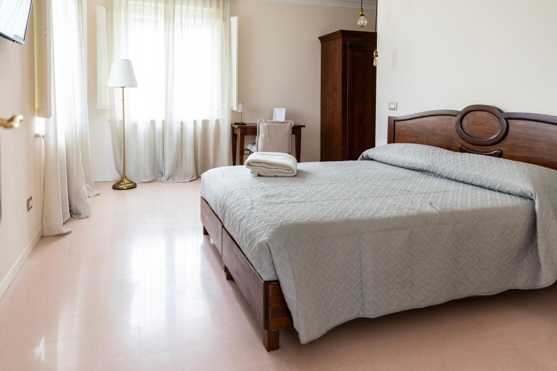 Palazzo Gessi Room and Breakfast