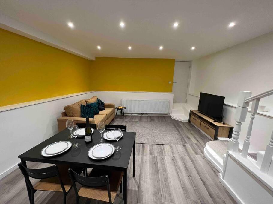 Stunning 3BR Maisonette in Brixton