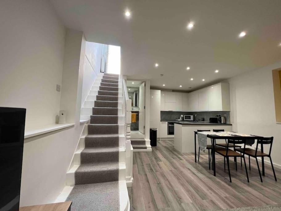 Stunning 3BR Maisonette in Brixton