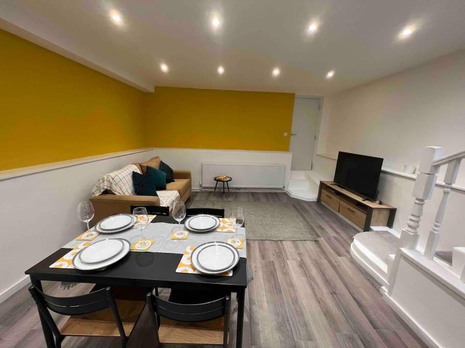 Stunning 3BR Maisonette in Brixton