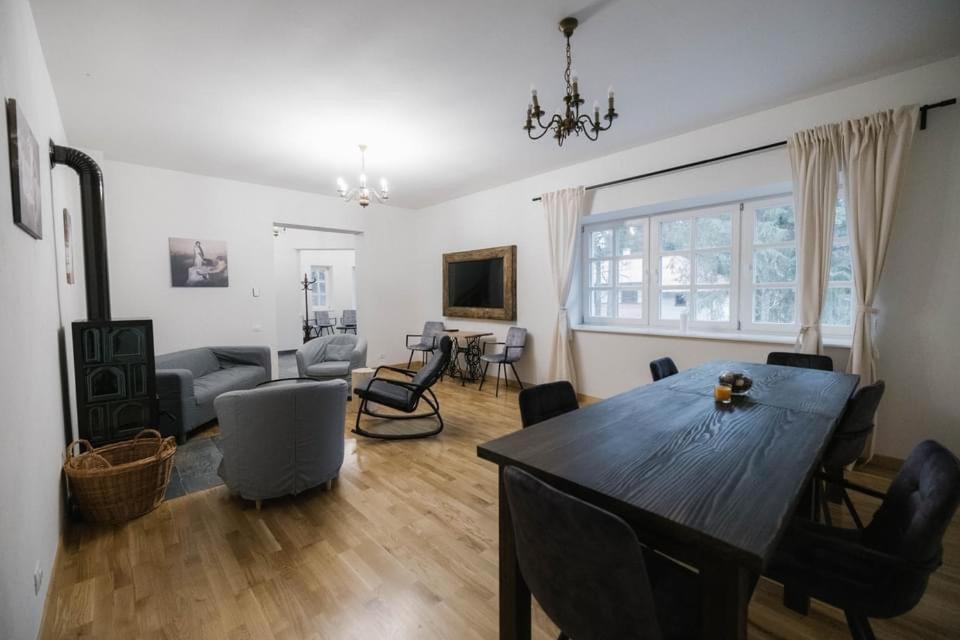 Communal lounge/ TV room