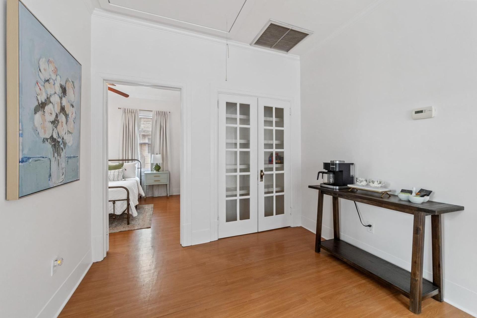 Historic Home w a Fresh Look - Downtown