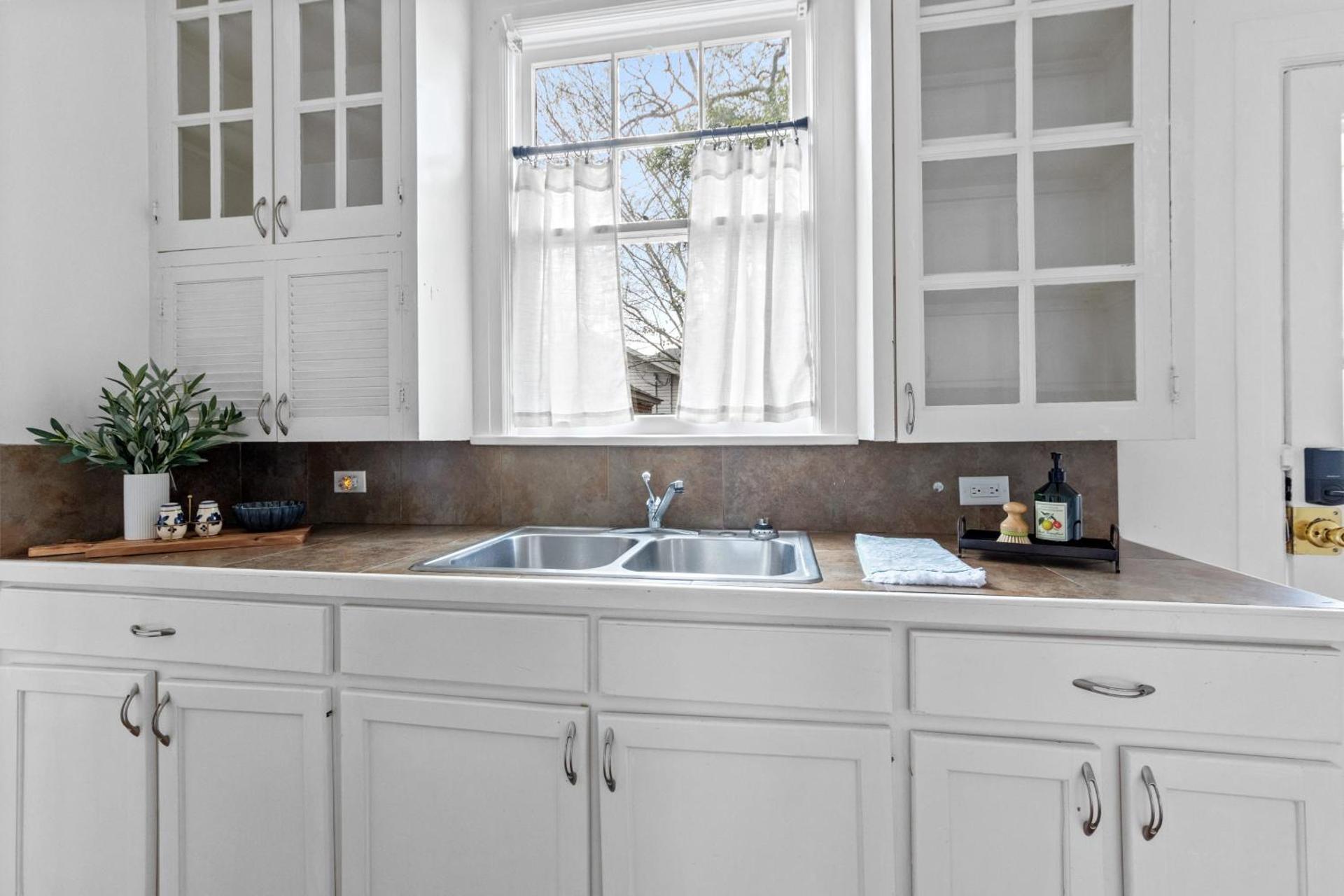 Historic Home w a Fresh Look - Downtown