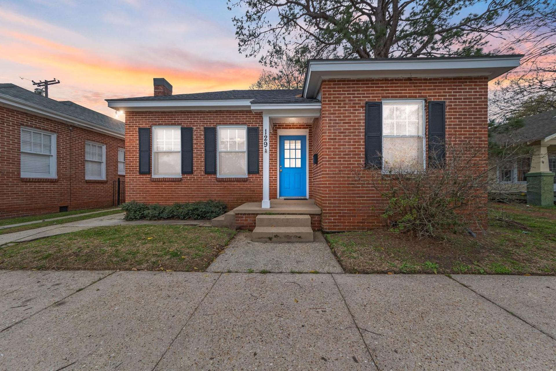 Historic Home w a Fresh Look - Downtown