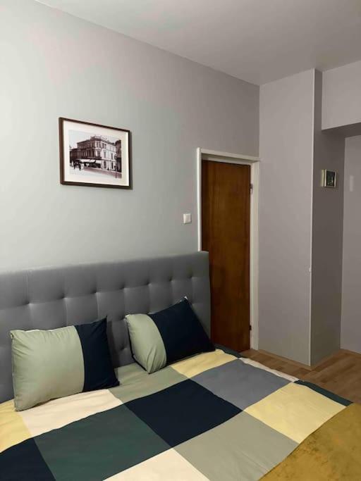 Double Studio near University Square - 2 Balconies