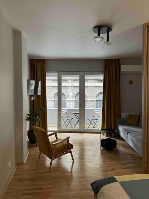 Double Studio near University Square - 2 Balconies