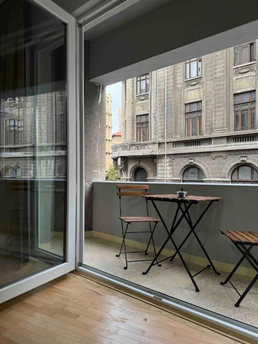 Double Studio near University Square - 2 Balconies