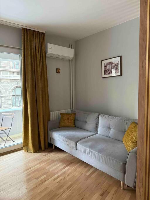 Double Studio near University Square - 2 Balconies