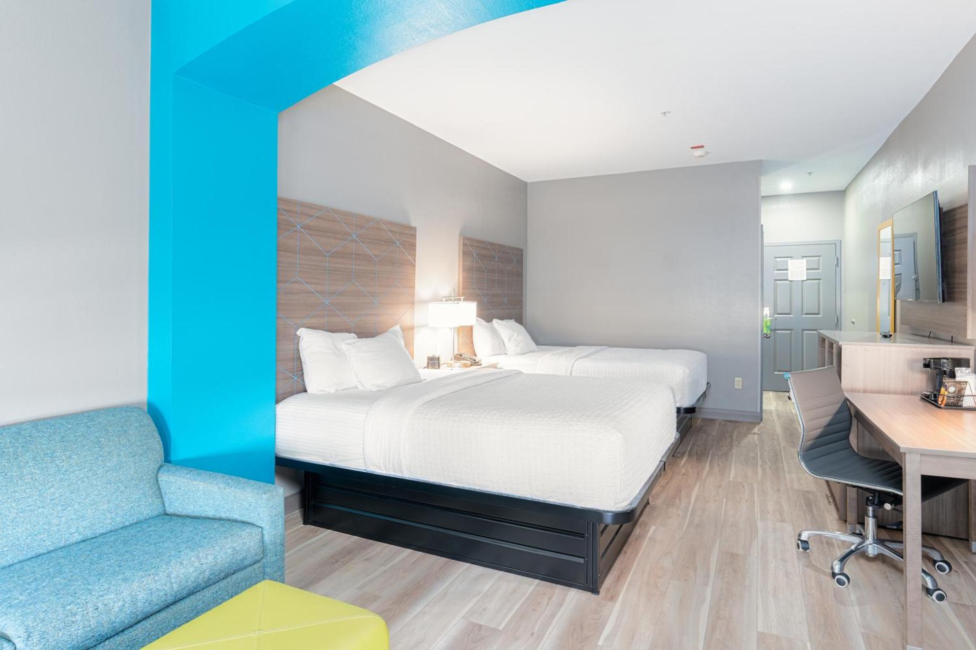 Deluxe Queen Studio Suite Non Smoking 