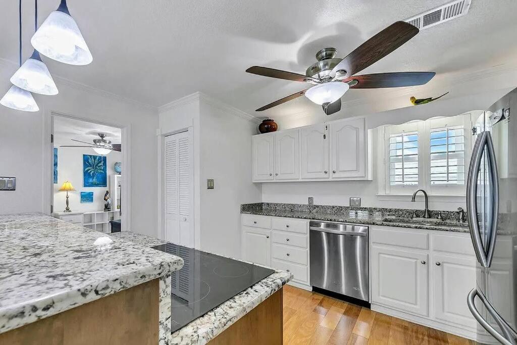 Emerald Coast Island Vibes!