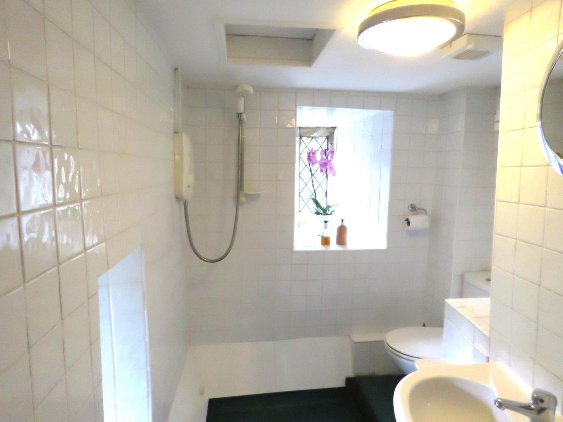 Welsh Gatehouse, Historic Castle which can cater for Electric Vehicle