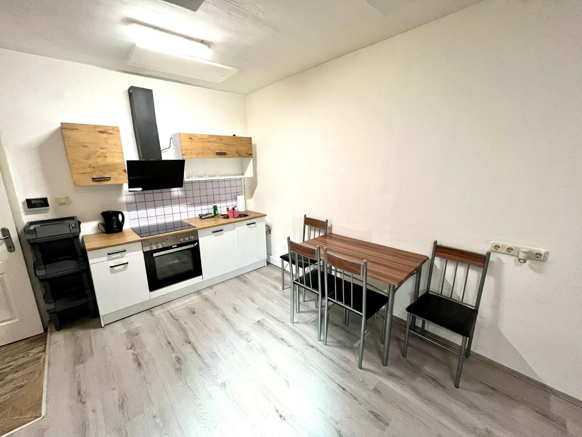 Häuschen für Monteure, Autobahn