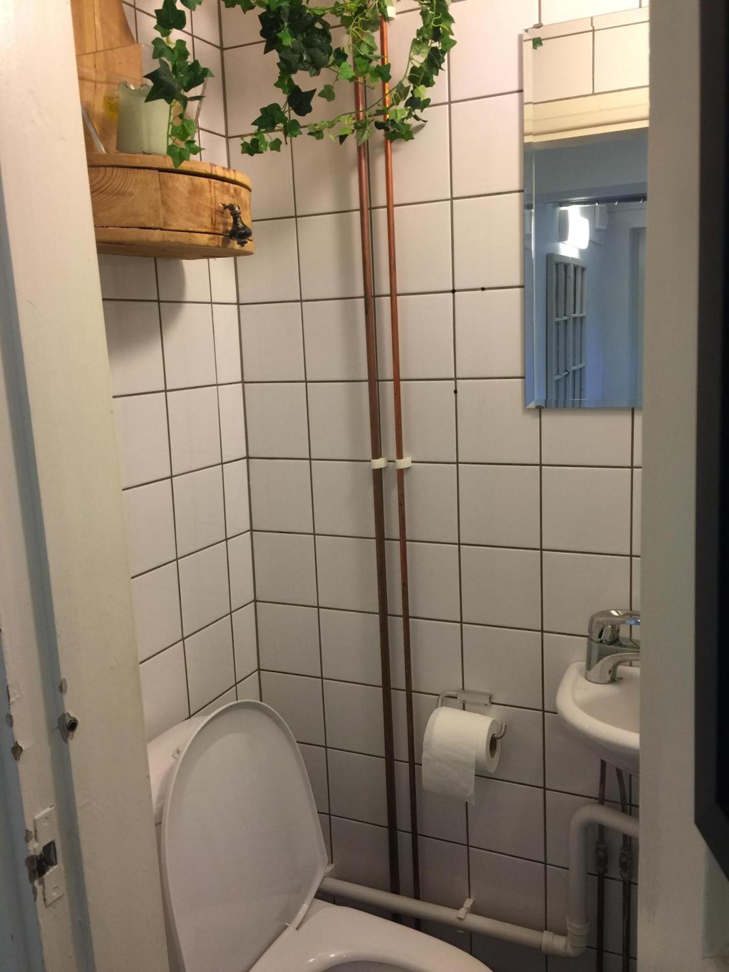 Vanha Kanttorila ,Huone B pohjakerroksessa