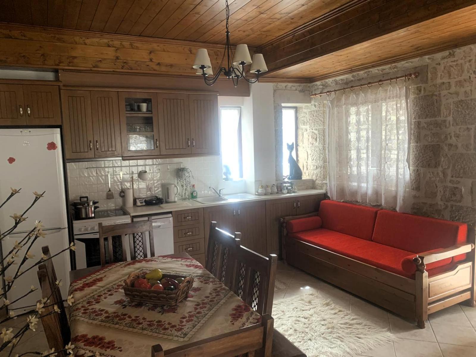 Stonehouse dome Lagadia