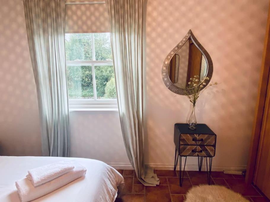 Charlestown Cottage Harbour & Beach short walk!