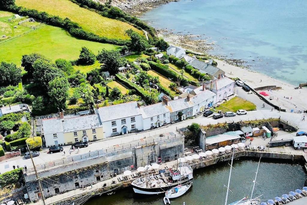 Charlestown Cottage Harbour & Beach short walk!