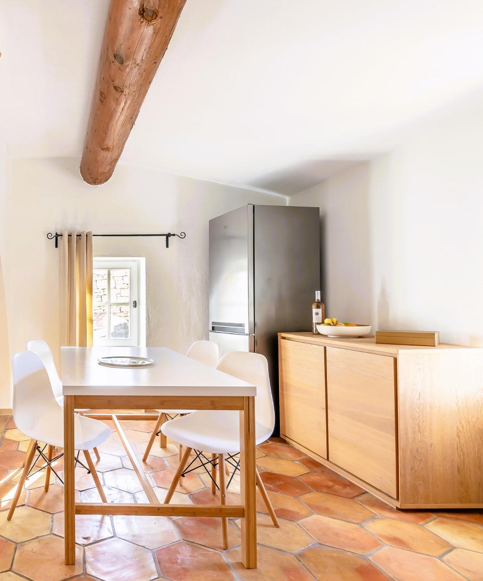 Mas Oréa Sous la glycine