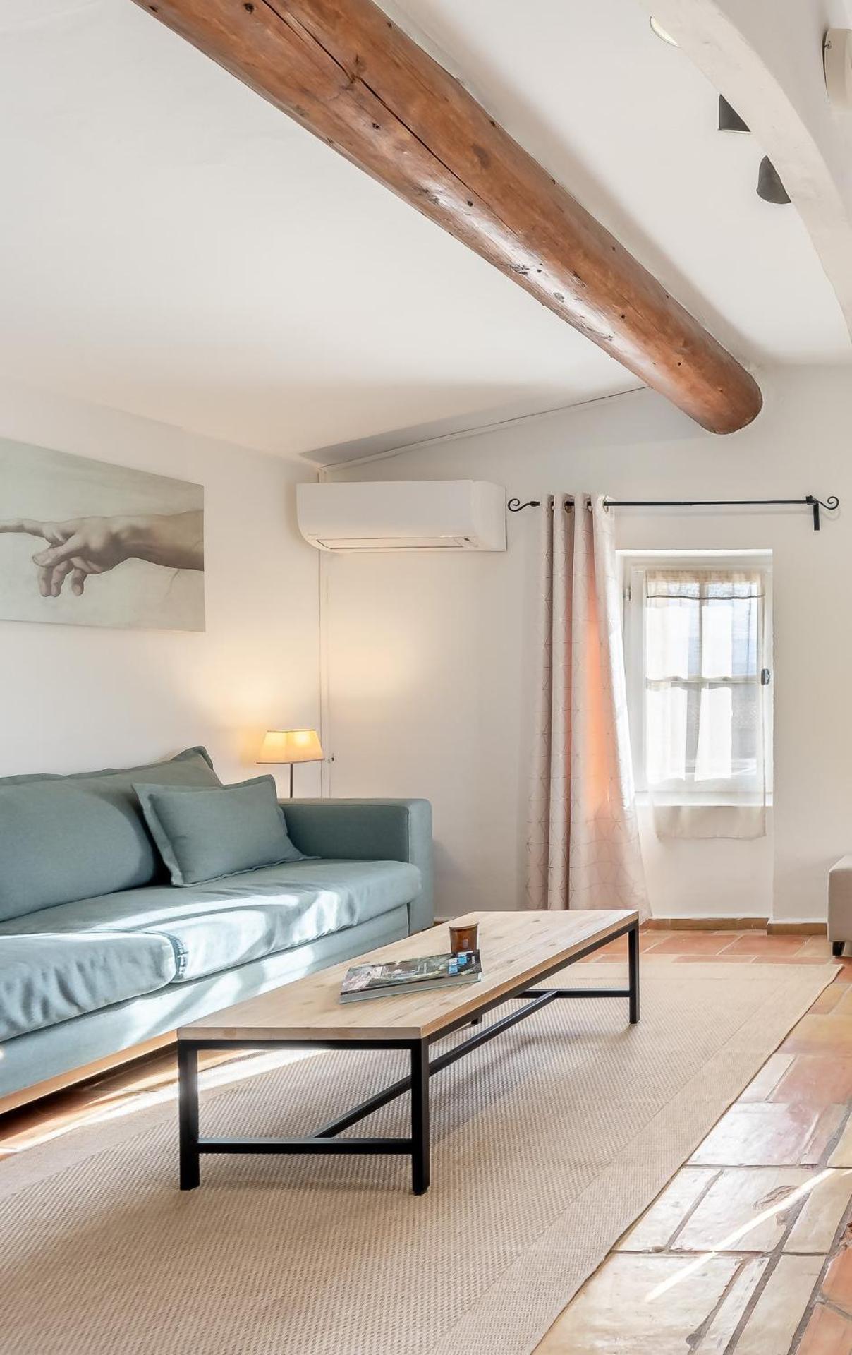 Mas Oréa Sous la glycine