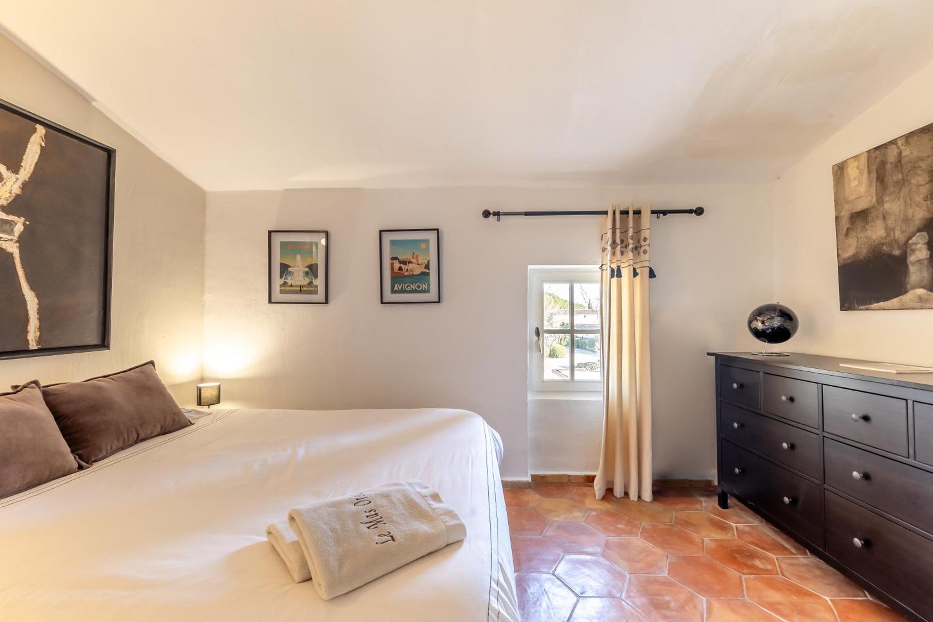 Mas Oréa Sous la glycine