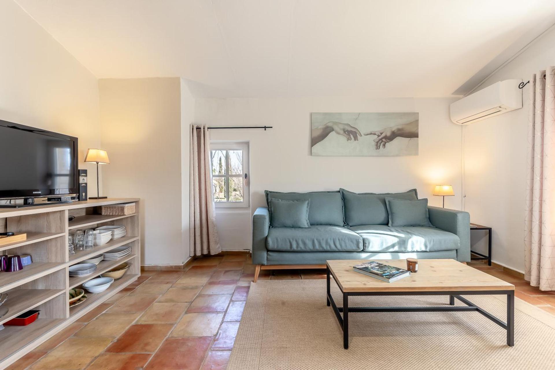 Mas Oréa Sous la glycine