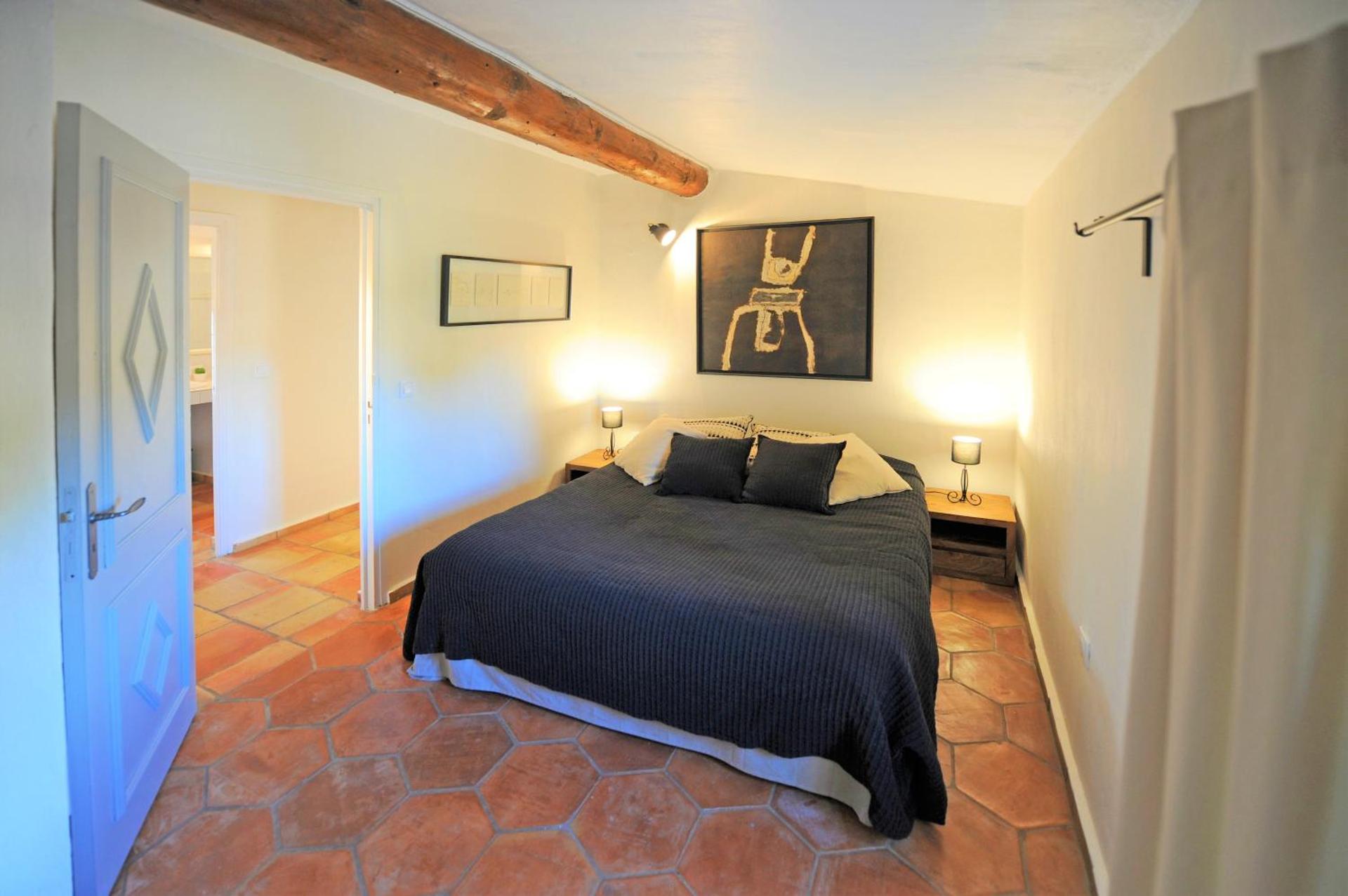 Mas Oréa Sous la glycine