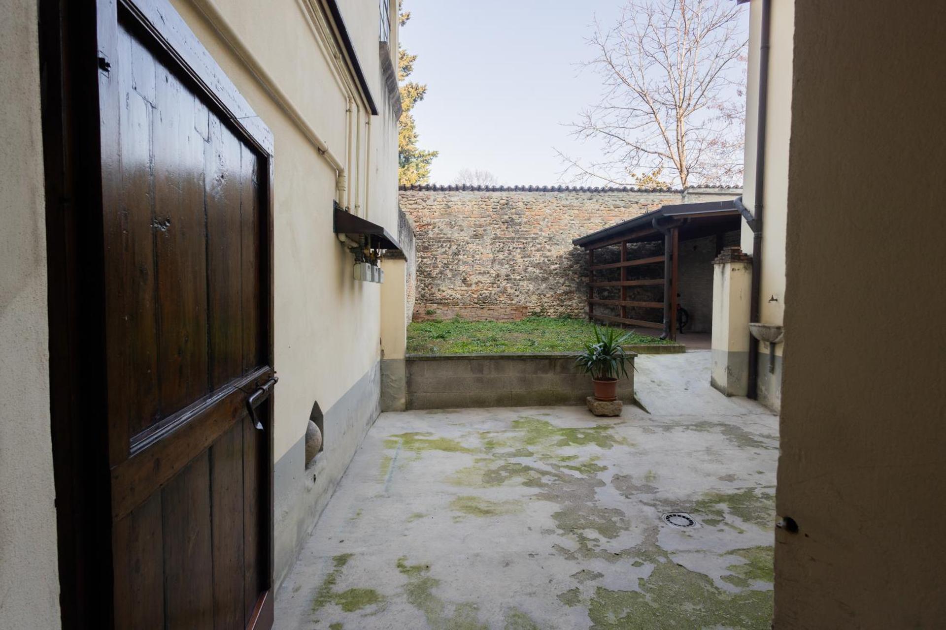 Inner courtyard view