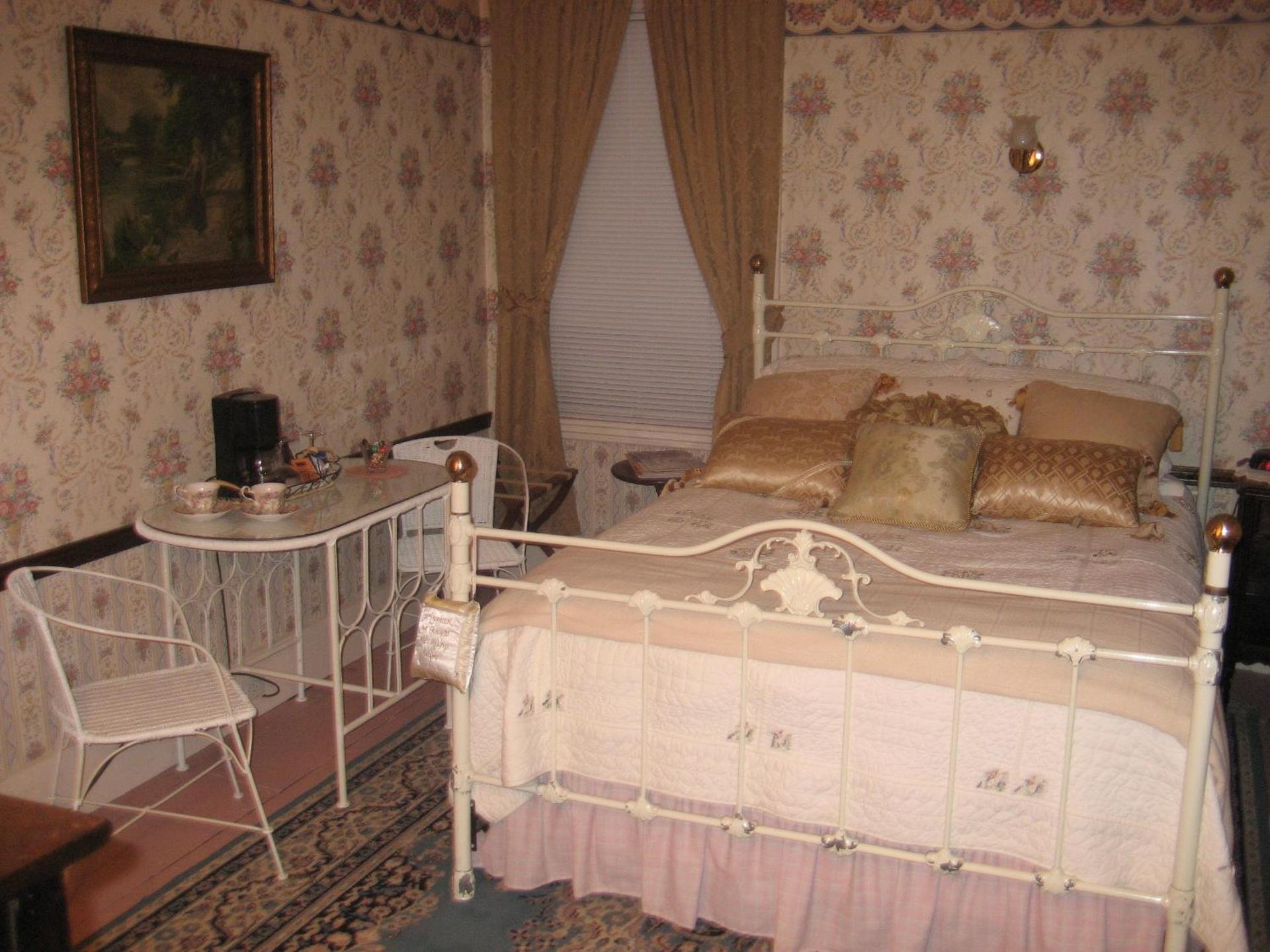 The Bridges Inn at Whitcomb House B&B