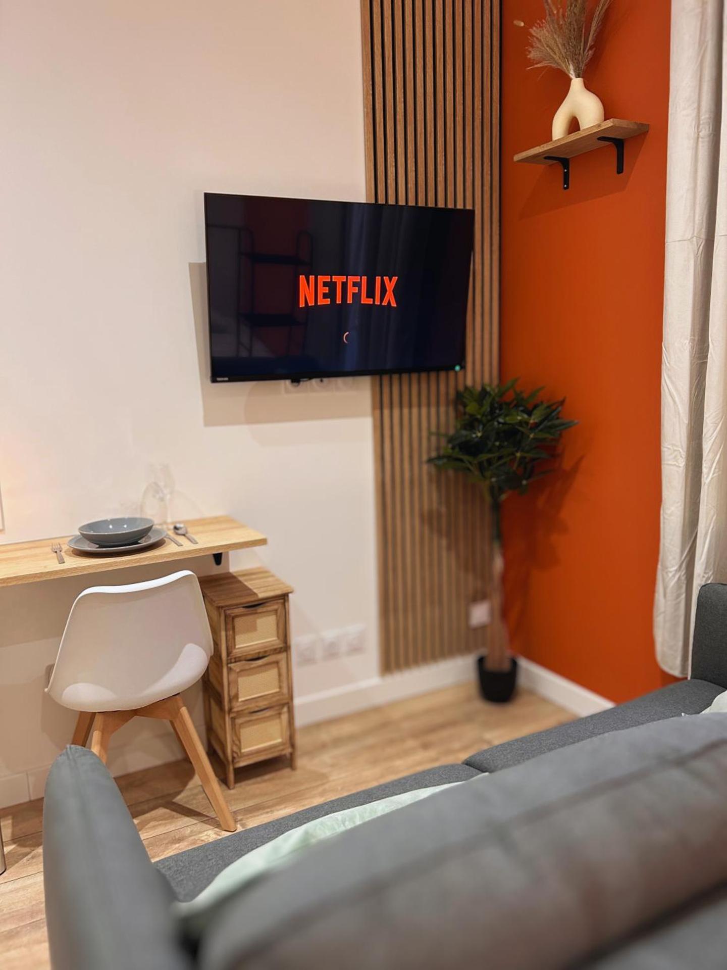 Communal lounge/ TV room