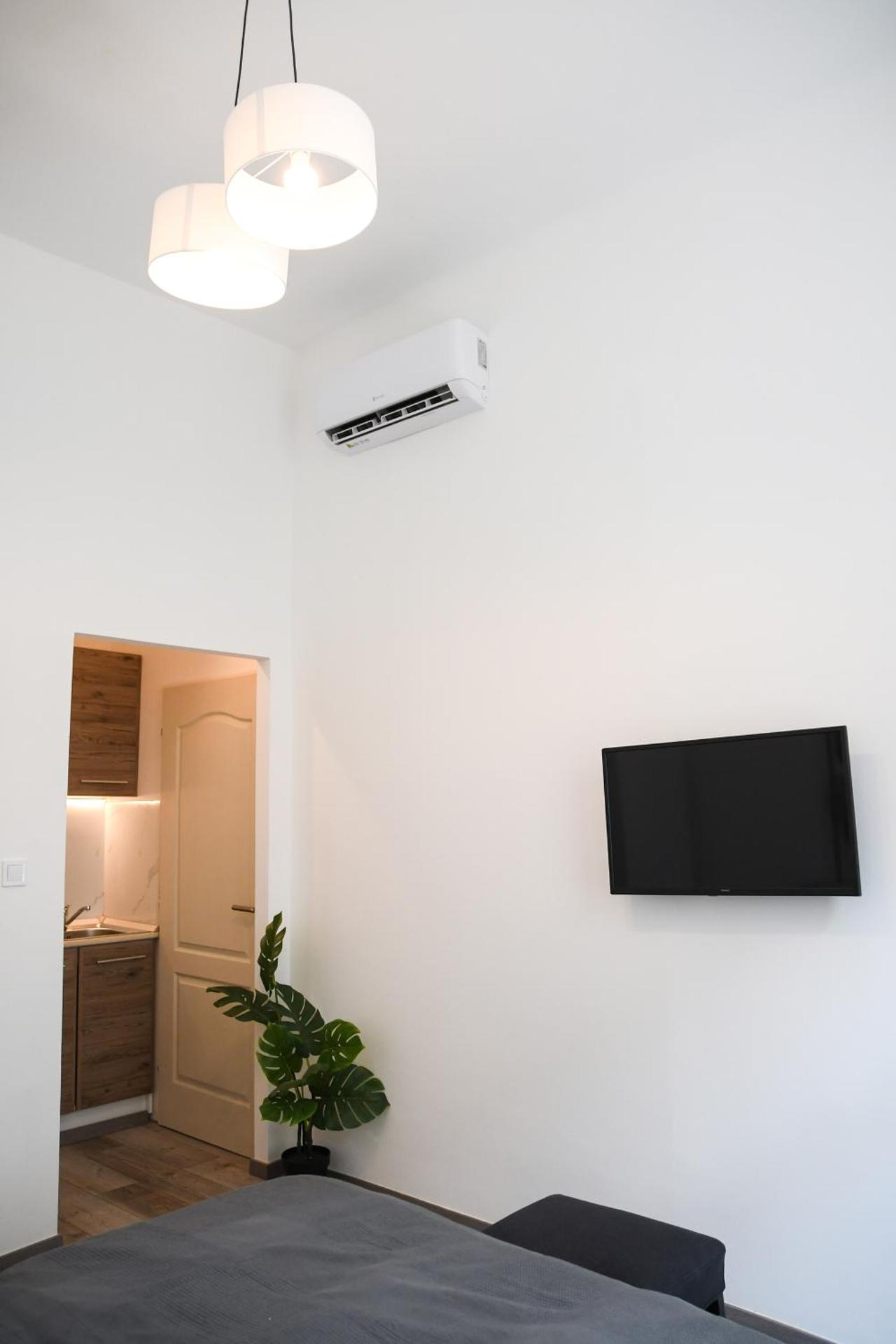 Buda Central Mini Studios