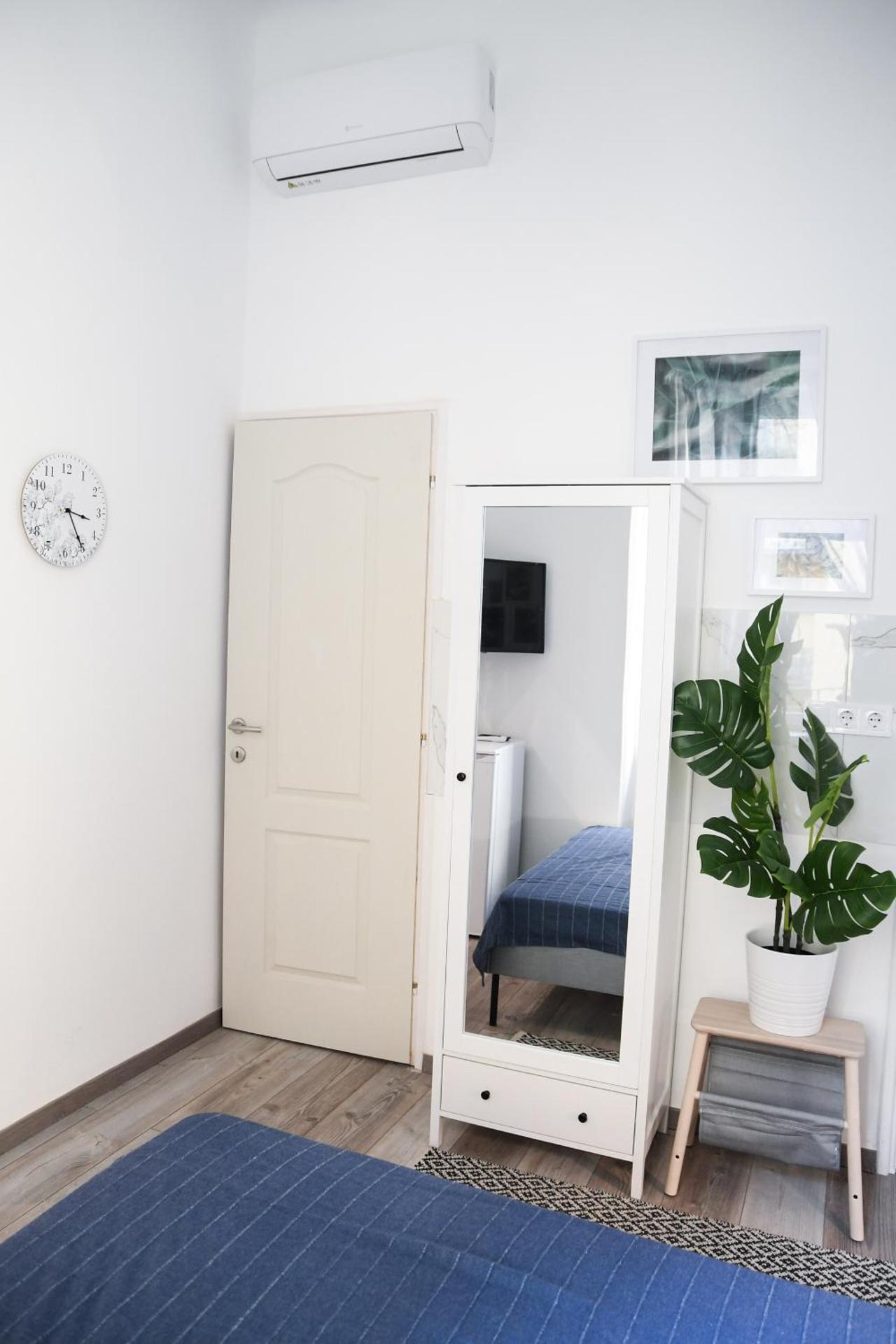 Buda Central Mini Studios