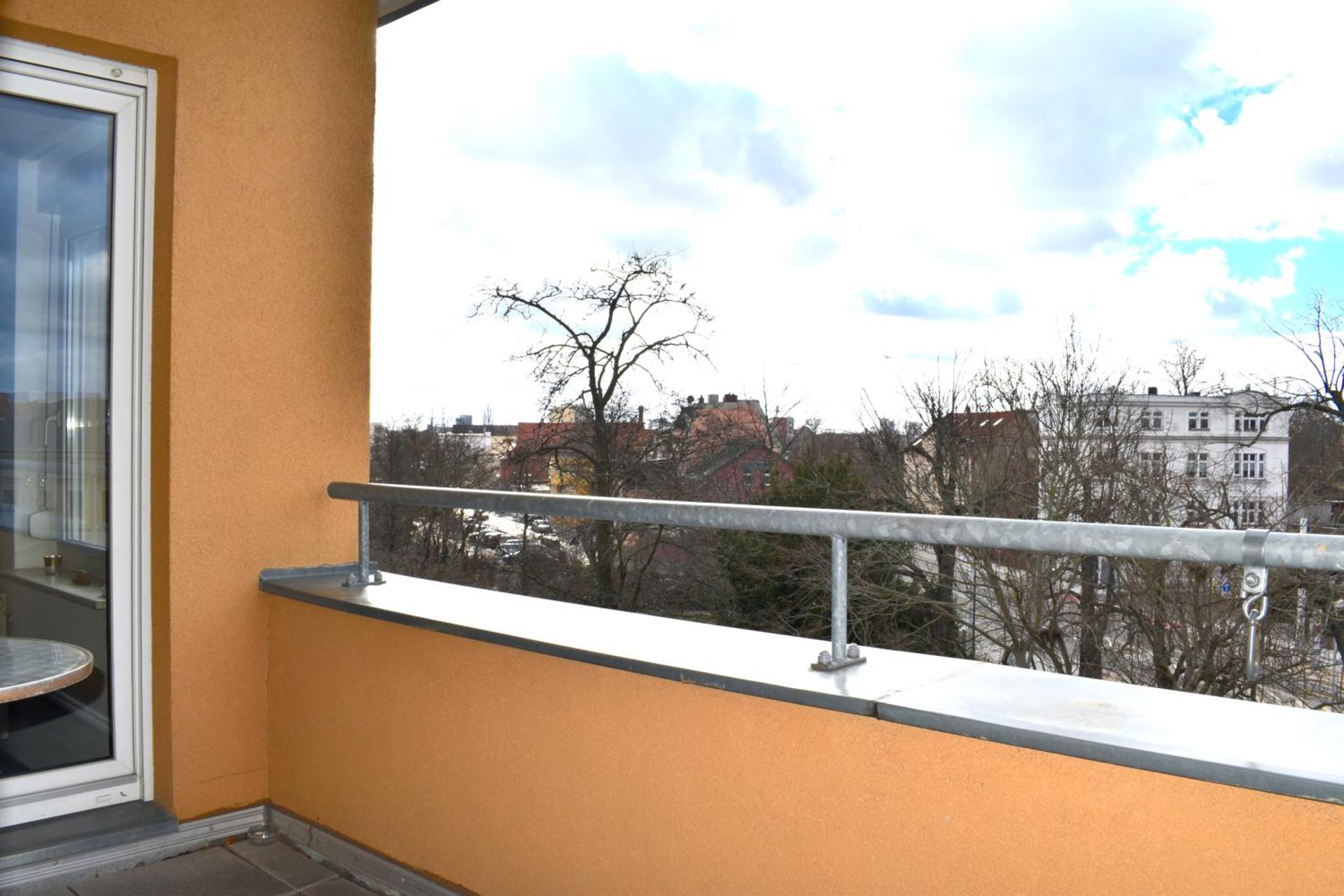 City-Dach-Apartment mit Loggia - Balkon - Kamin