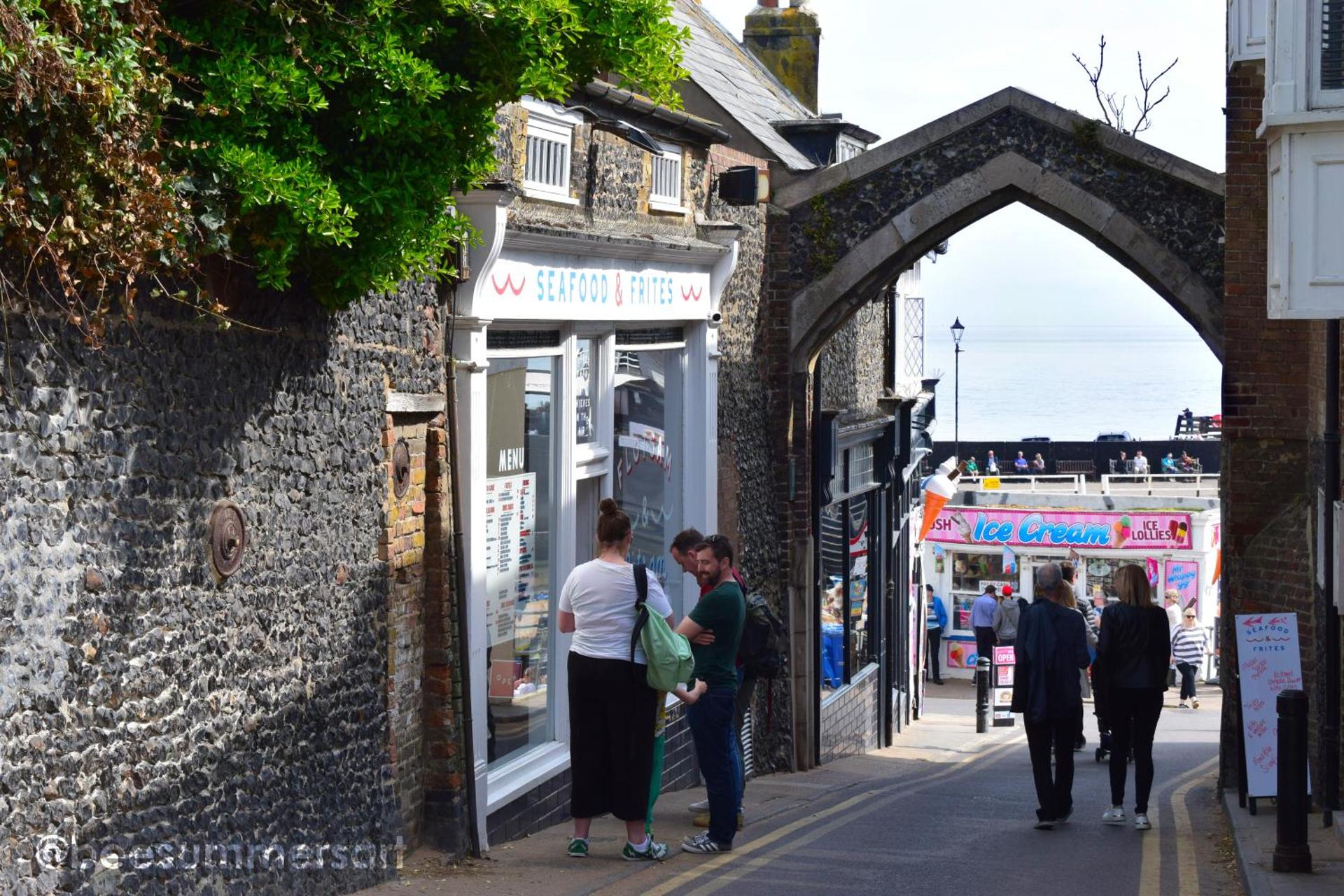 The Seaside Haven w Parking - Mins to Viking Bay