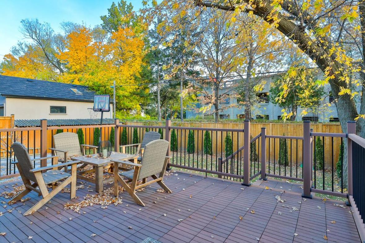 Executive Room in Toronto next to Yorkdale shopping centre