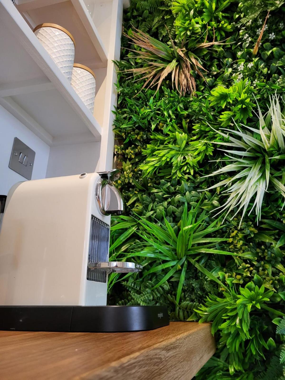 THE ANNEX, Lostwithiel Small Double Bed, Private Parking, Quiet Location