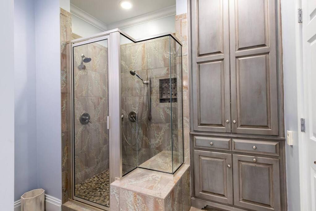 Downtown Sophistication/ Two Bedroom / Two Bath