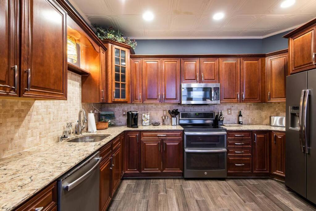 Downtown Sophistication/ Two Bedroom / Two Bath