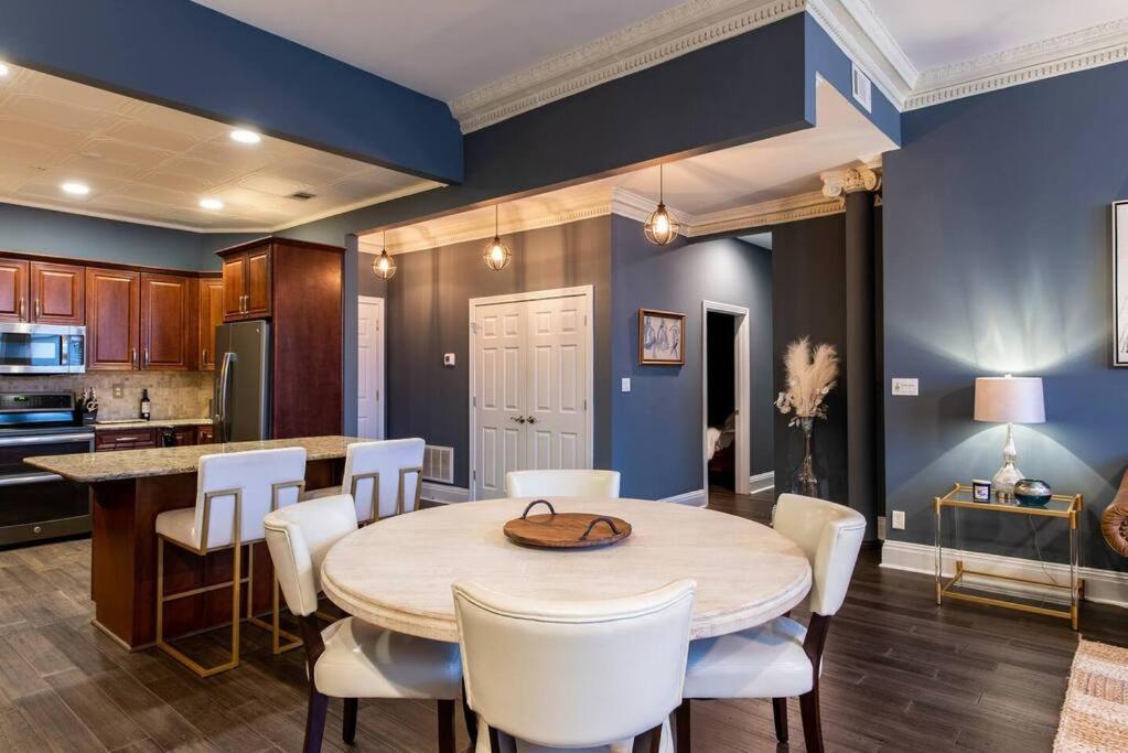 Downtown Sophistication/ Two Bedroom / Two Bath