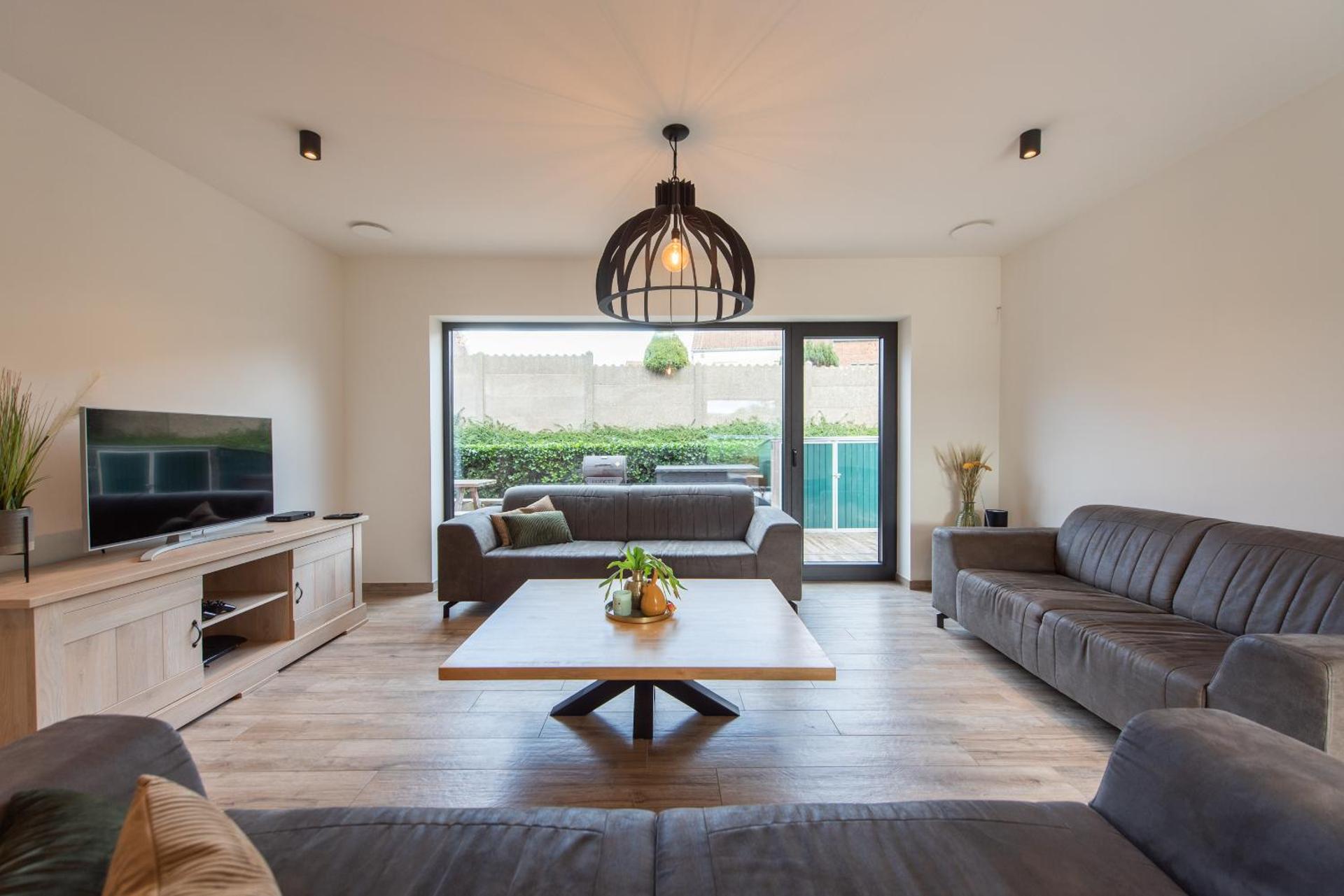 Communal lounge/ TV room