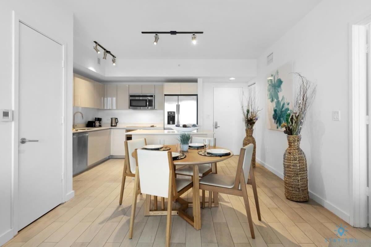 Infinite View - Balcony- Amazing Pool- Near Beach