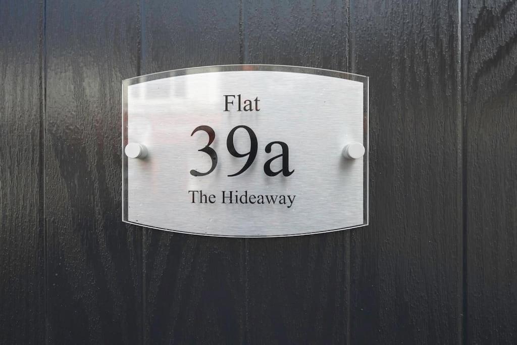 Stunning modern space in Hove & free parking