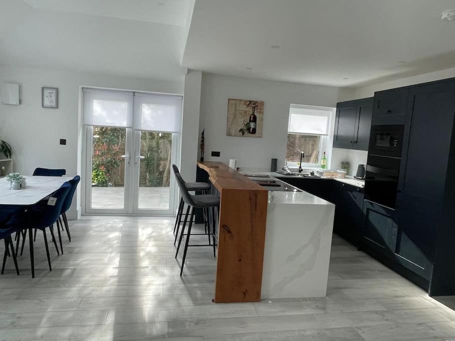 Brand New Big House with garden and free parking