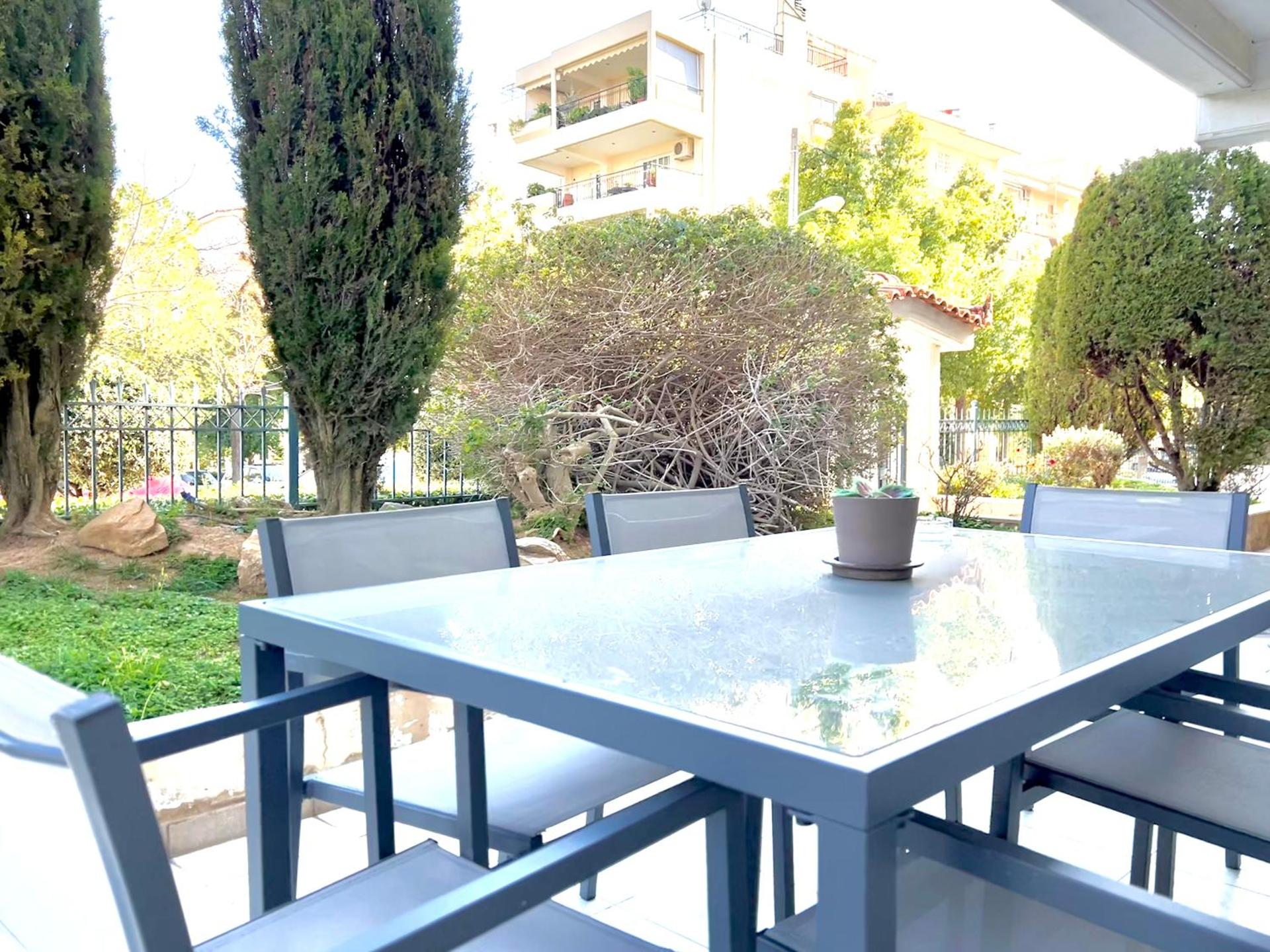 Garden-view apartment, Marousi