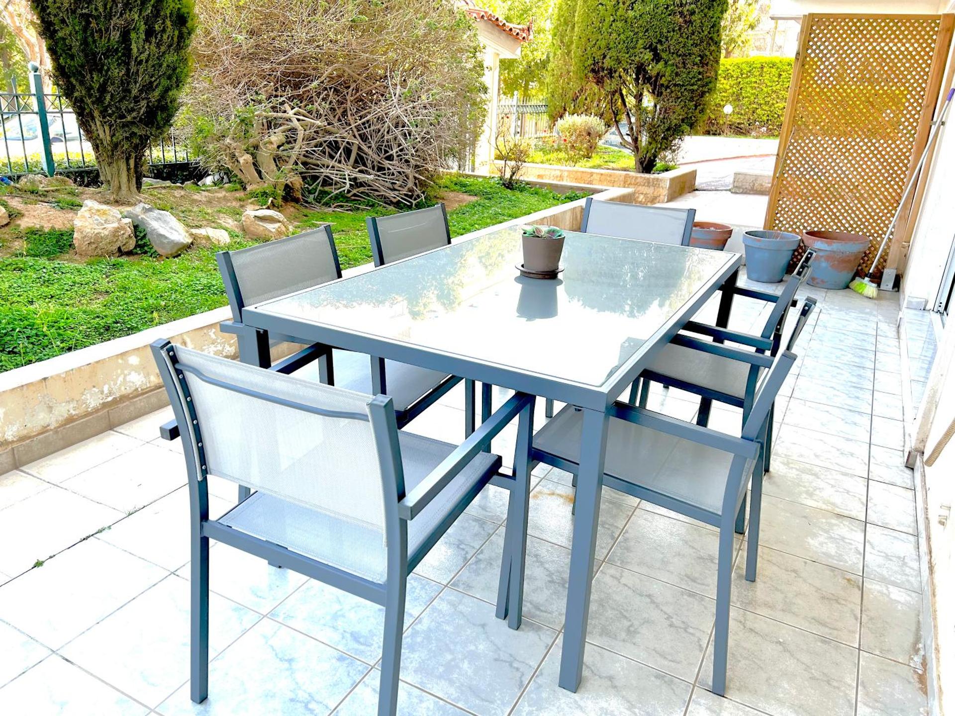 Garden-view apartment, Marousi