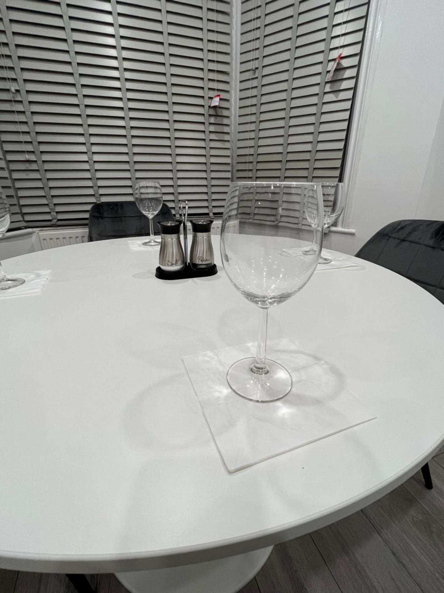 F4 Luxury Stays One bed apartment with Parking