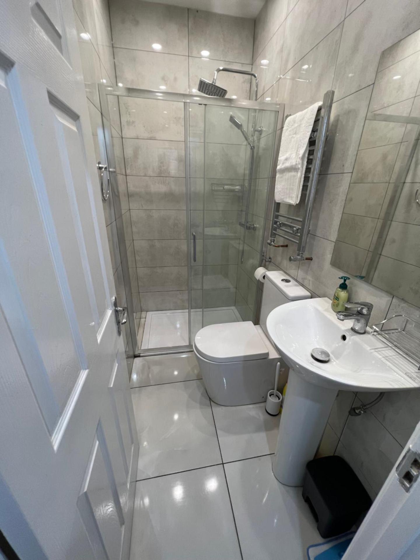 F4 Luxury Stays One bed apartment with Parking