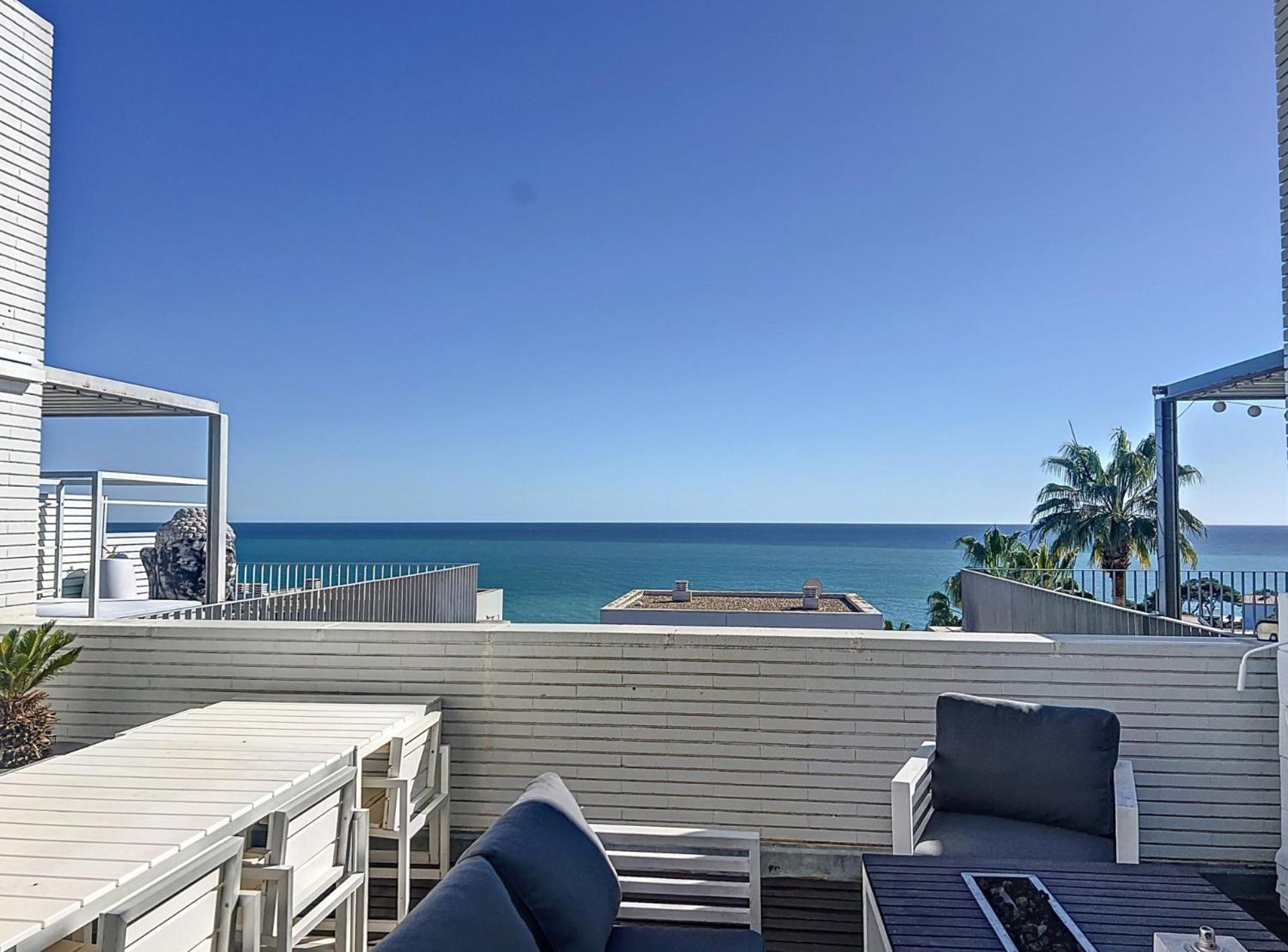 Duplex vistas mar con piscina