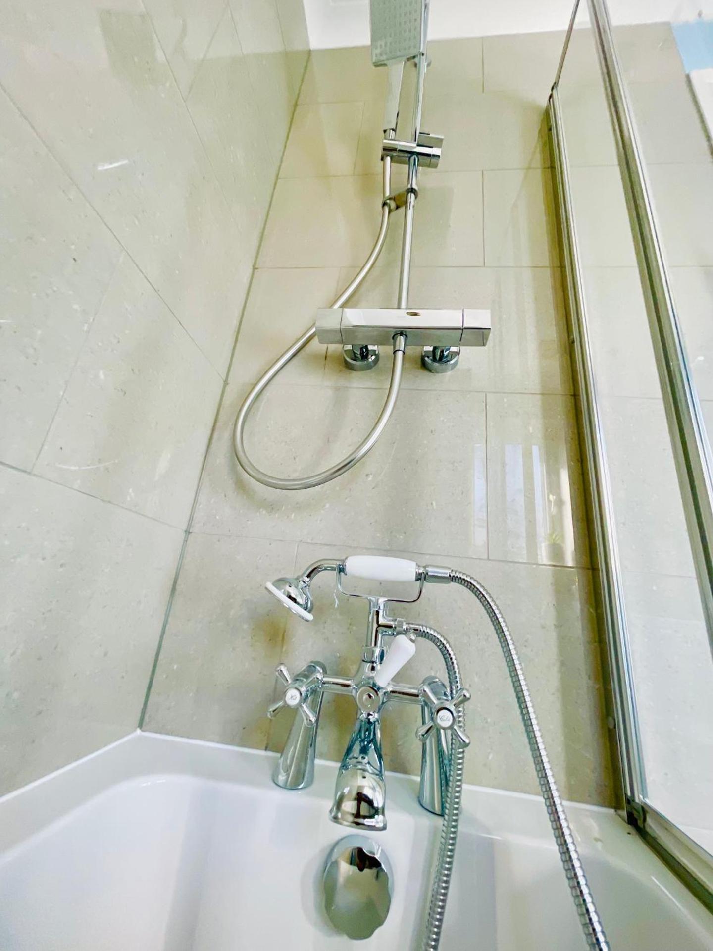 Tanglewood Close, 3 Bedroom house, Abergavenny with private parking,