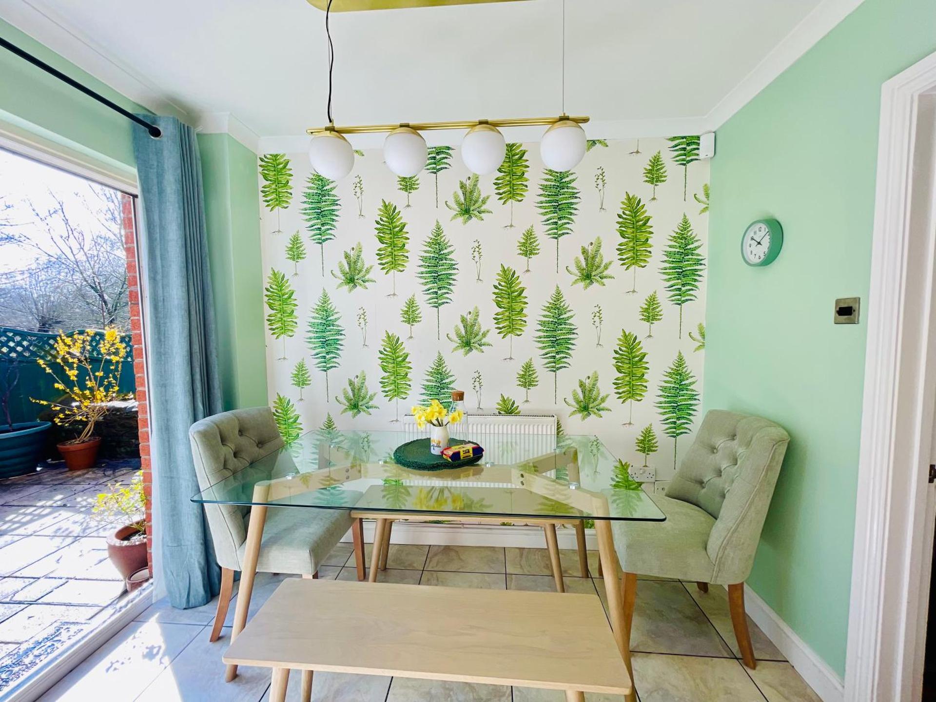 Tanglewood Close, 3 Bedroom house, Abergavenny with private parking,