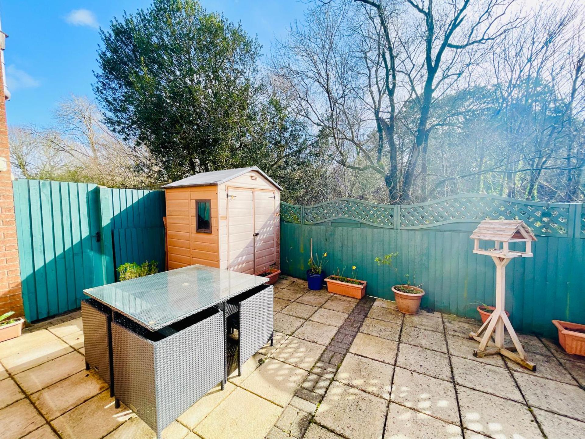 Tanglewood Close, 3 Bedroom house, Abergavenny with private parking,