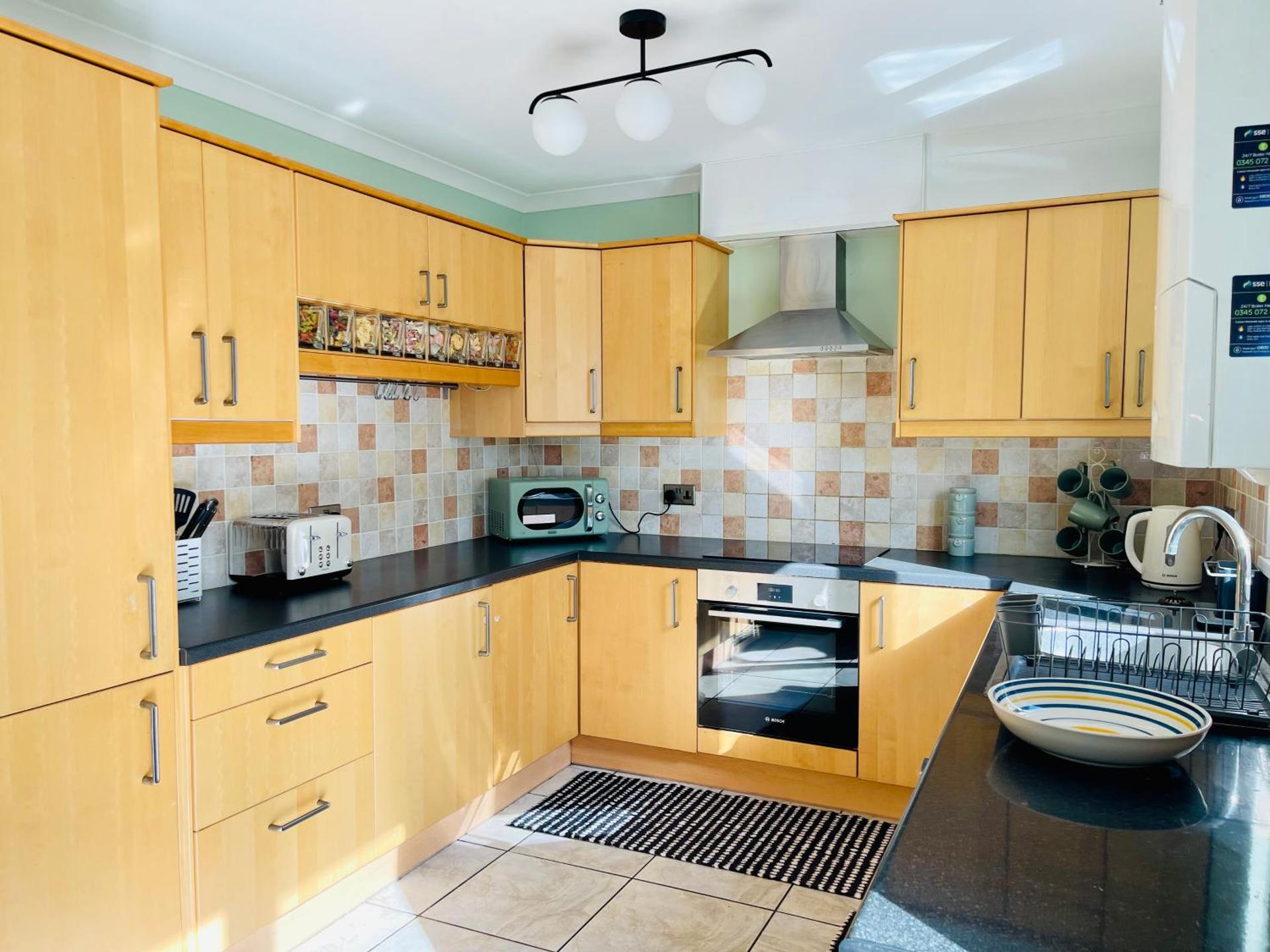 Tanglewood Close, 3 Bedroom house, Abergavenny with private parking,